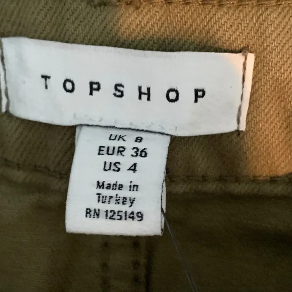 NWT TopShop clip belt utility skirt. Size 4
